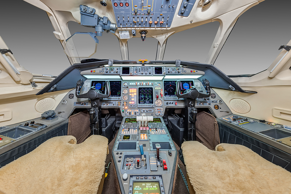 JBAS6646f_COCKPIT_HEADSUP